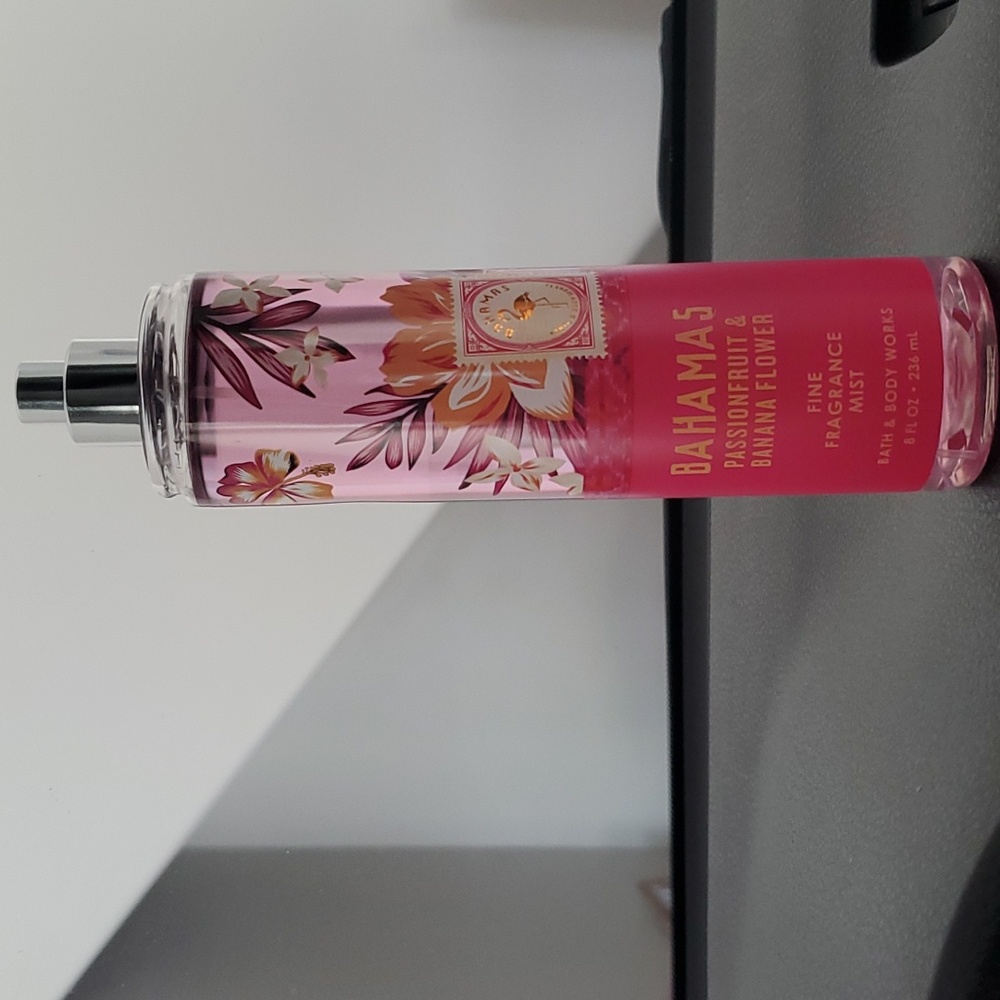 Bath and body works bahamas passionfruit & banana flower Mist